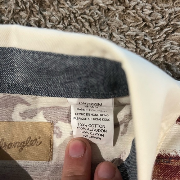 NWT Wrangler Western Shirt Women’s Medium  White/Red Horses Long Sleeve - Picture 4 of 8